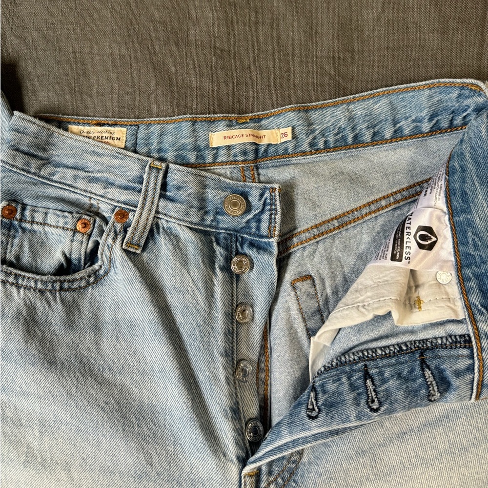 Levi Premium Ribcage Straight - Picture 5 of 7